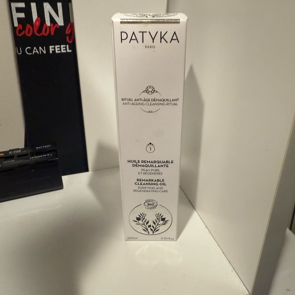 Paris Cleansing Oil - White